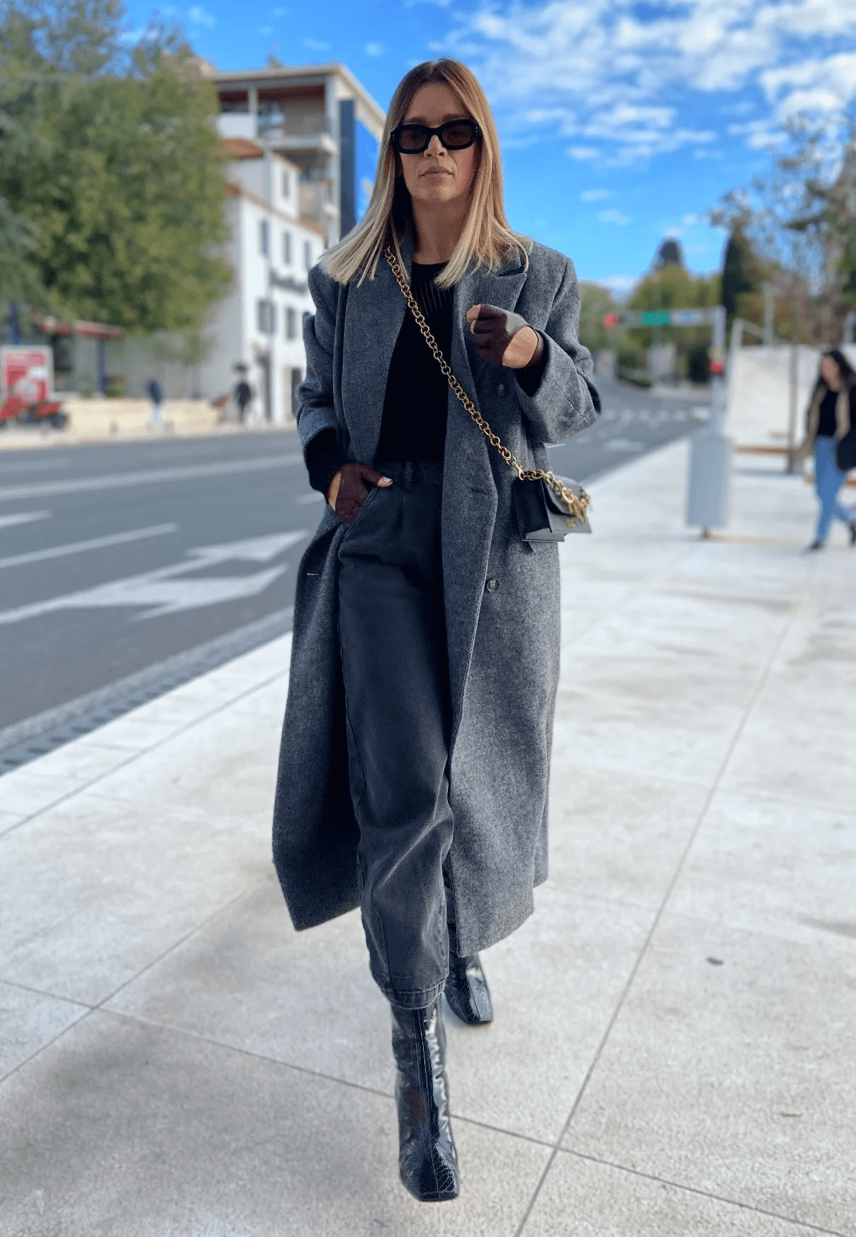 Julie Vamp Look - Image 3