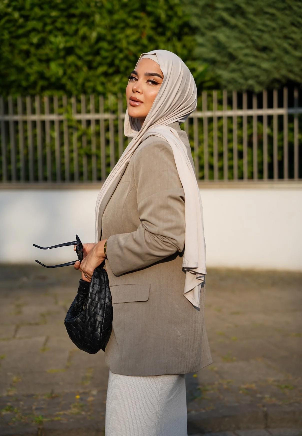 Stylish Conservative Look - Image 3